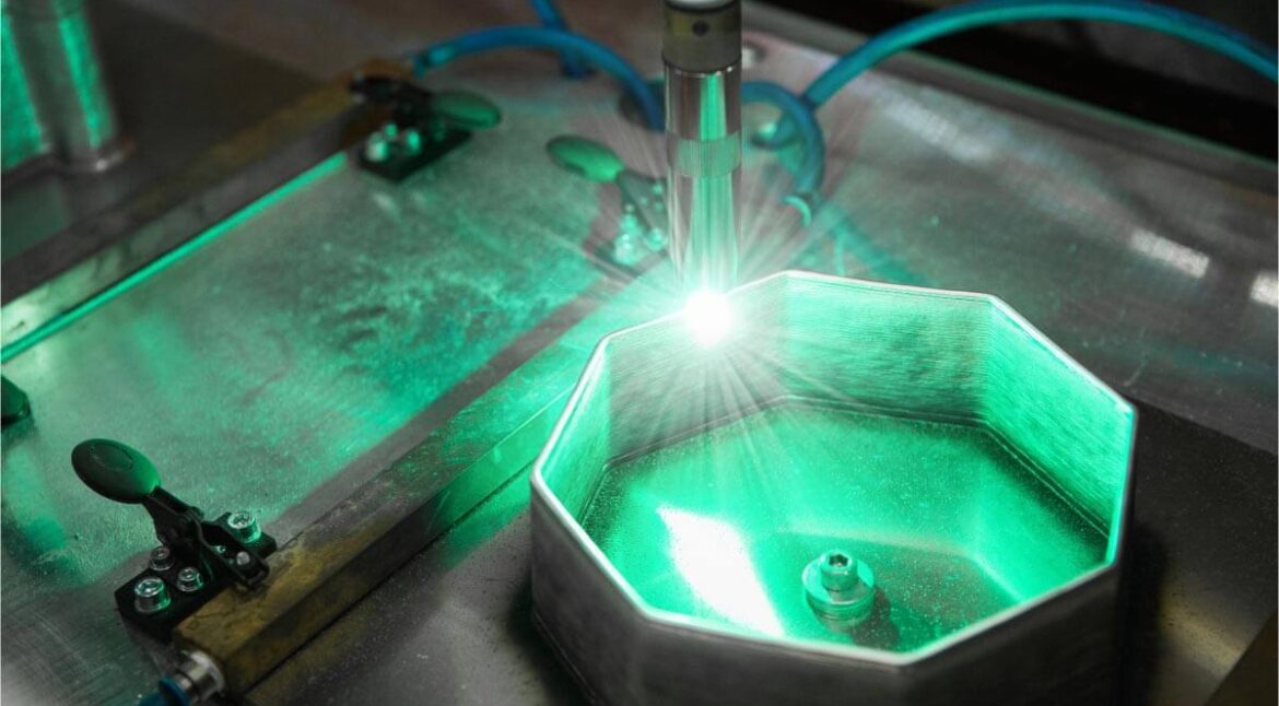 WAAM Compact System for robotic metal additive manufacturing