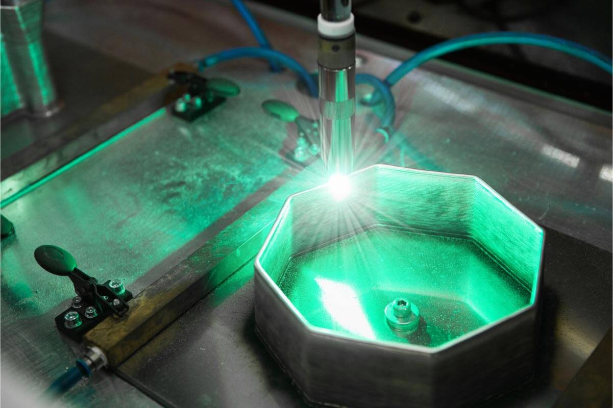 WAAM Compact System for robotic metal additive manufacturing